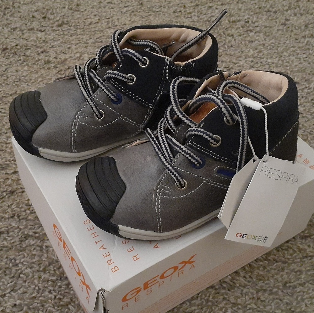 Baby's shoes